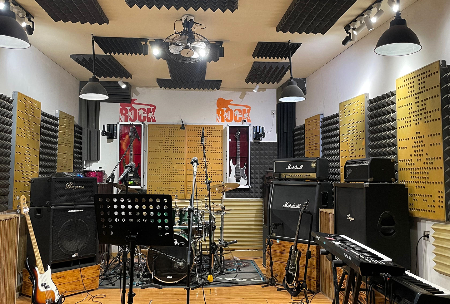 Latar belakang studio musik MD Music Studio